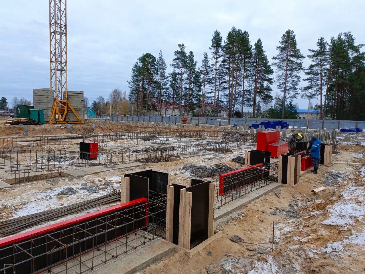 В Вельском районе на Горке Муравьёвской идет строительство нового корпуса школы.