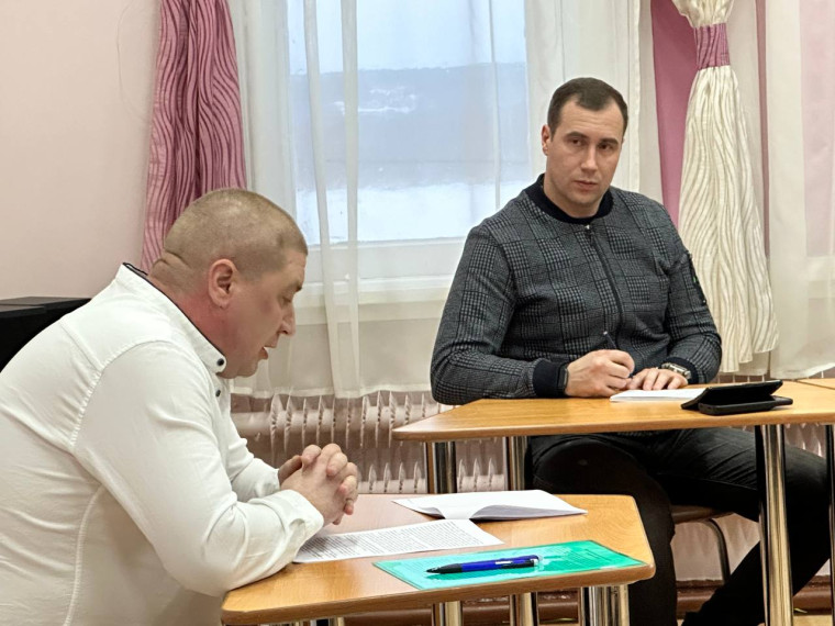 На прошлой неделе в Вельской центральной библиотеке заместитель губернатора Архангельской области Сергей Пивков провел встречу с представителями спортивного сообщества нашего района.. На прошлой неделе в Вельской центральной библиотеке заместитель губернатора Архангельской области Сергей Пивков провел встречу с представителями спортивного сообщества нашего района..