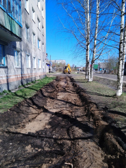Новая пешеходная дорожка сделана в этом году в поселке Кулой на улице Калинина около дома 23а.. Новая пешеходная дорожка сделана в этом году в поселке Кулой на улице Калинина около дома 23а..