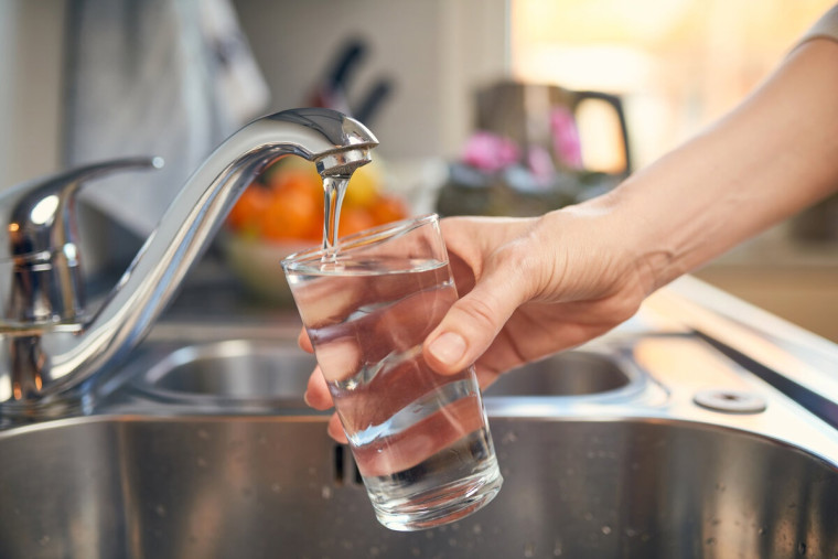 Обязательное условие запуска водопроводных очистных сооружений – анализ воды как на выходе из станции водоочистки, так и у потребителя. Обязательное условие запуска водопроводных очистных сооружений – анализ воды как на выходе из станции водоочистки, так и у потребителя.